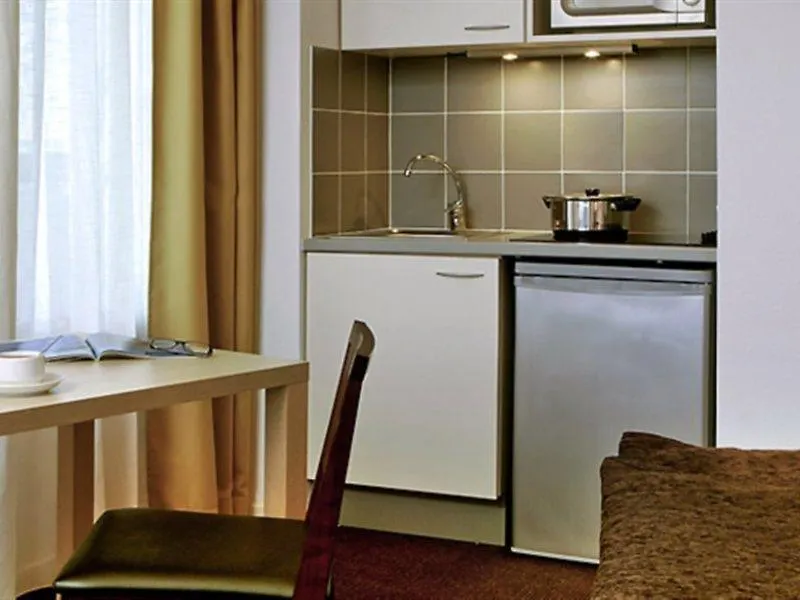 **  Aparthotel Adagio Access Avinyon Fransa